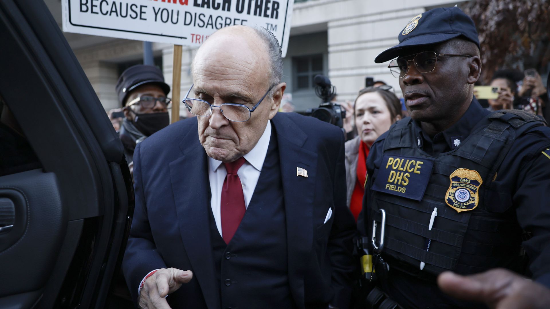 Rudy Giuliani bën kërkesë për falimentim