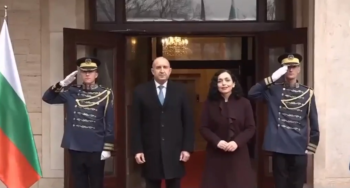 Presidentja Osmani me ceremoni shtetërore pret homologun bullgar