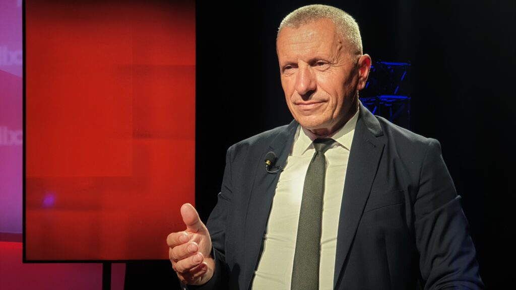Kamberi e dënon vendimin e Serbisë për t’ia ndaluar ministrit Sveçla vizitën në Preshevë Kamberi e dënon vendimin e Serbisë për t’ia ndaluar ministrit Sveçla vizitën në Preshevë