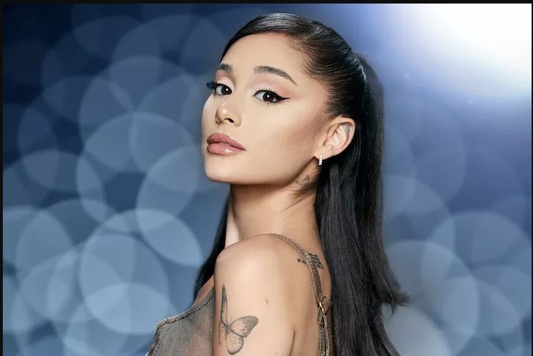 Ariana Grande pas tre vjetëve pritet ta publikojë këngën e parë solo