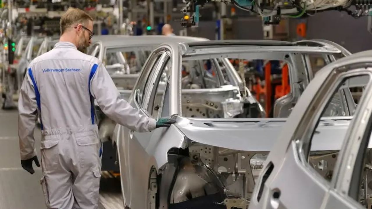 Bie dhe industria “legjendare” gjermane e makinave Bie dhe industria “legjendare” gjermane e makinave