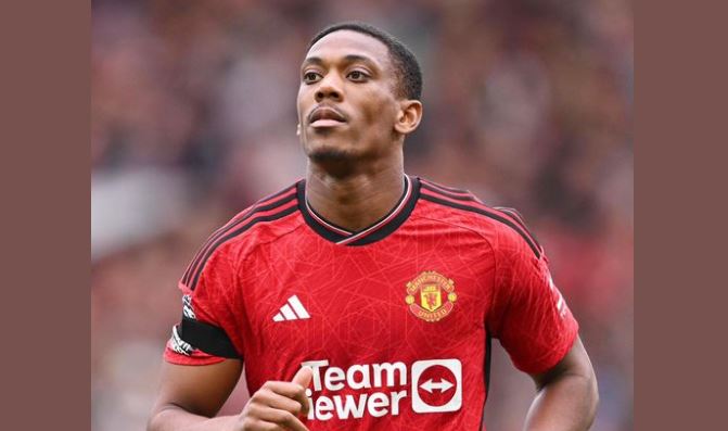 Martial nuk largohet nga Unitedi