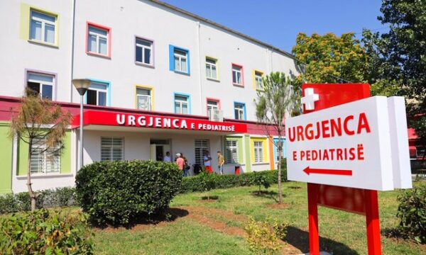 Fruthi në Shqipëri, konfirmohen 11 raste në Tiranë dhe Durrës