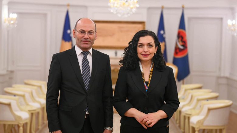 Vjosa Osmani e bën ambasador këshilltarin e vet