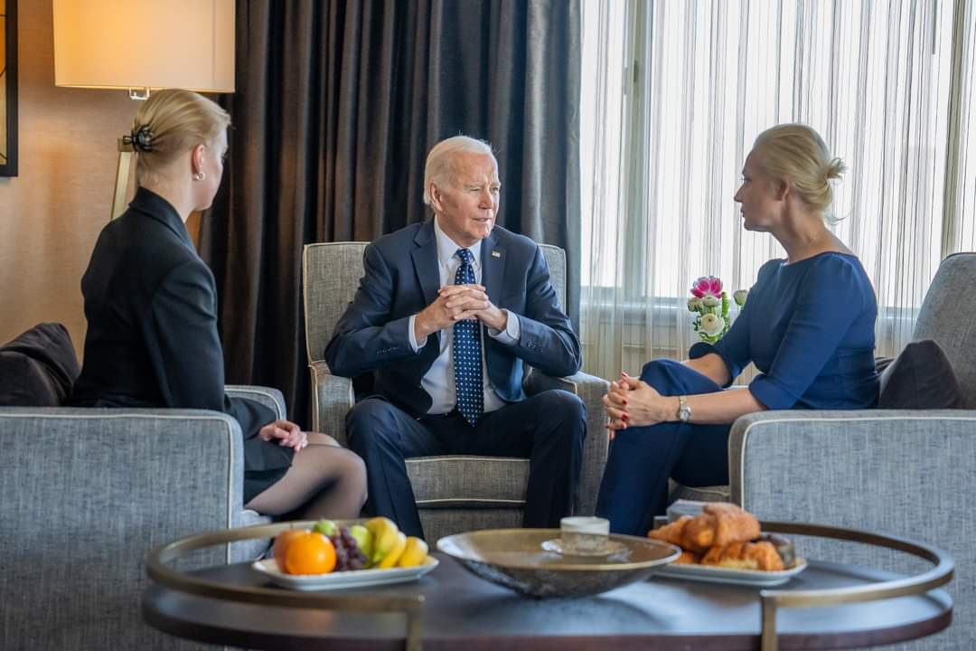 Biden takohet me gruan dhe vajzën e Navalnyt