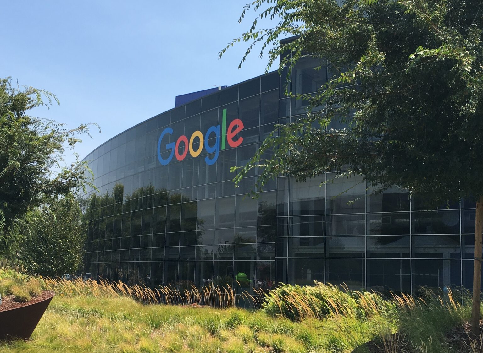 “Google” bllokoi 5,5 miliardë reklama në vitin 2023