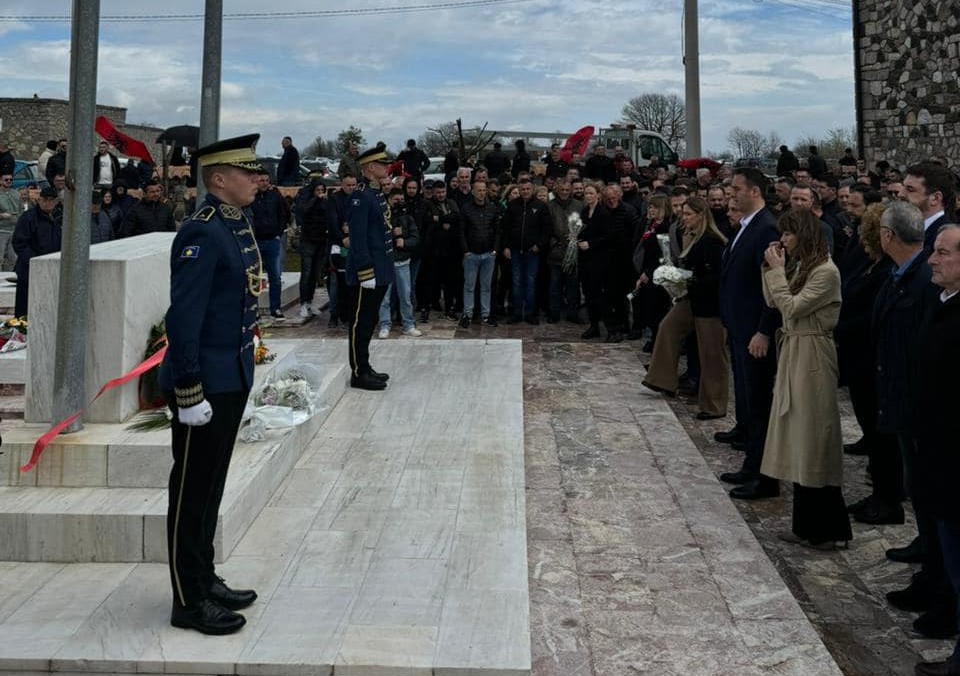 Konjufca bën homazhe në Gllogjan