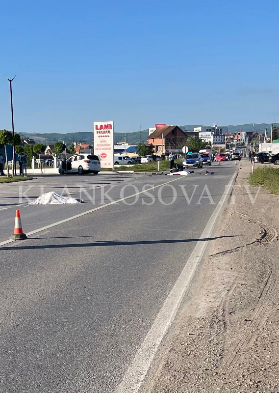 Aksident mes një veture dhe një motoçiklete në Suharekë, dyshohet për dy të rinj të vdekur -FOTO