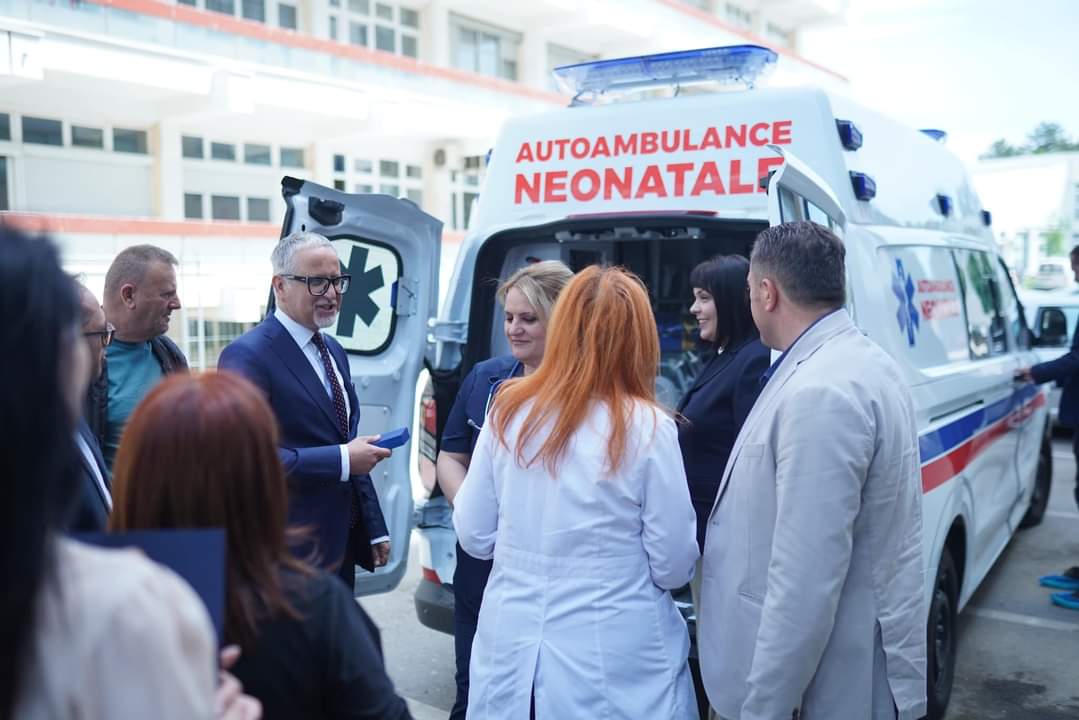 Klinika e Neonatologjisë për herë të parë pajiset me Autoambulancë Neonatale