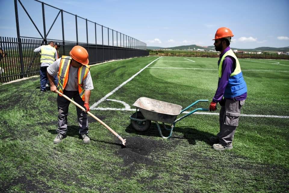 Vazhdojnë punimet në stadiumin ndihmës në Komoran të Drenasit