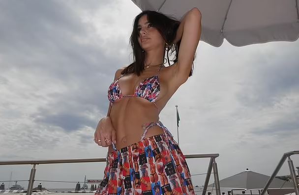 Ratajkowski pozon me bikini nga pushimet në Monaco