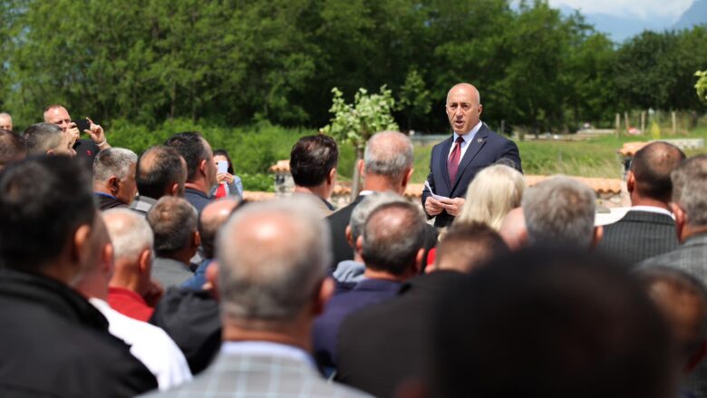 Haradinaj përkujton luftëtarët e Dukagjinit: U rritën nën frymën patriotike