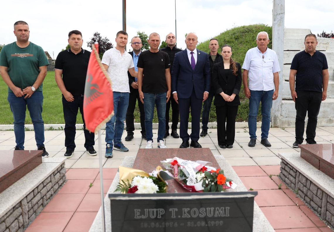 Haradinaj nderon heronjtë Safet Boletini dhe Ejup Kasumi