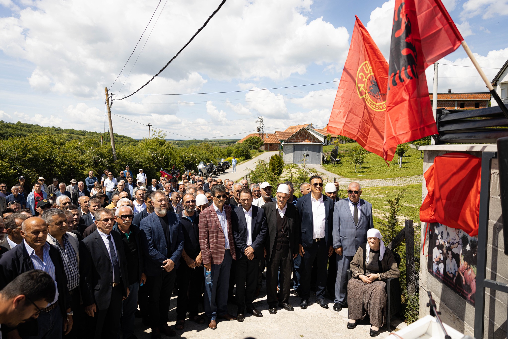 Në 43-vjetorin e rënies, përkujtohen Tahir e Nebih Meha