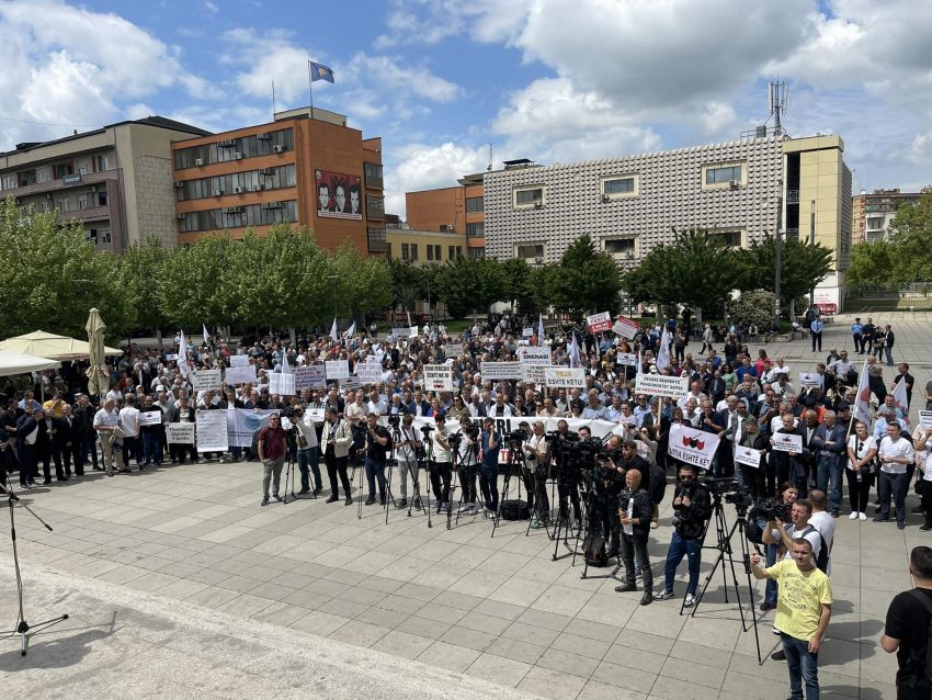 Qindra punëtorë në marshin protestues, drejtohen kritika për qeverinë