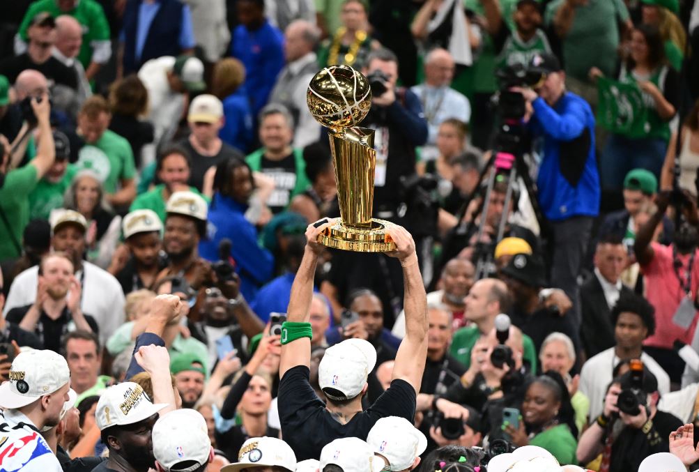 Bostoni shpallet kampion, bën sërish më së shumti tituj në NBA