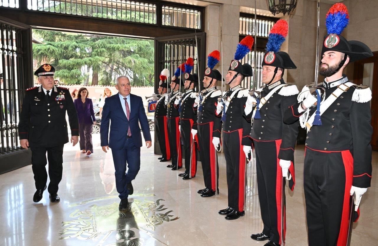 Sveçla në Itali, pritet nga komandanti i Karabinierëve, gjeneral Teo Luzi