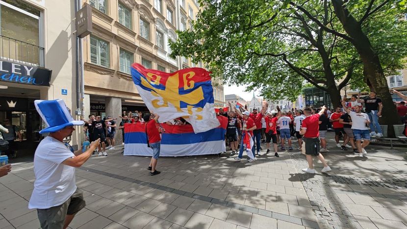 Tifozët serbë me thirrje “Vrit, ther, që shqiptari të mos ekzistojë”