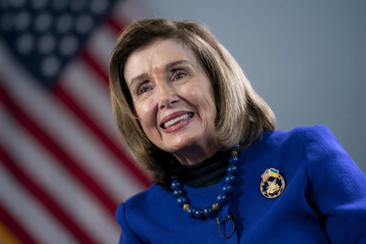 Pelosi mbështet Harrisin për garën presidenciale