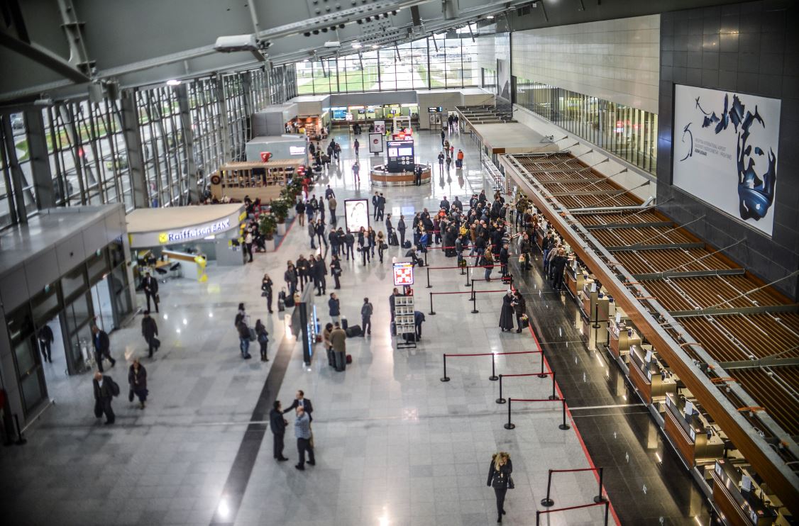 Dyshohet për alarm bombe në Aeroportin e Prishtinës