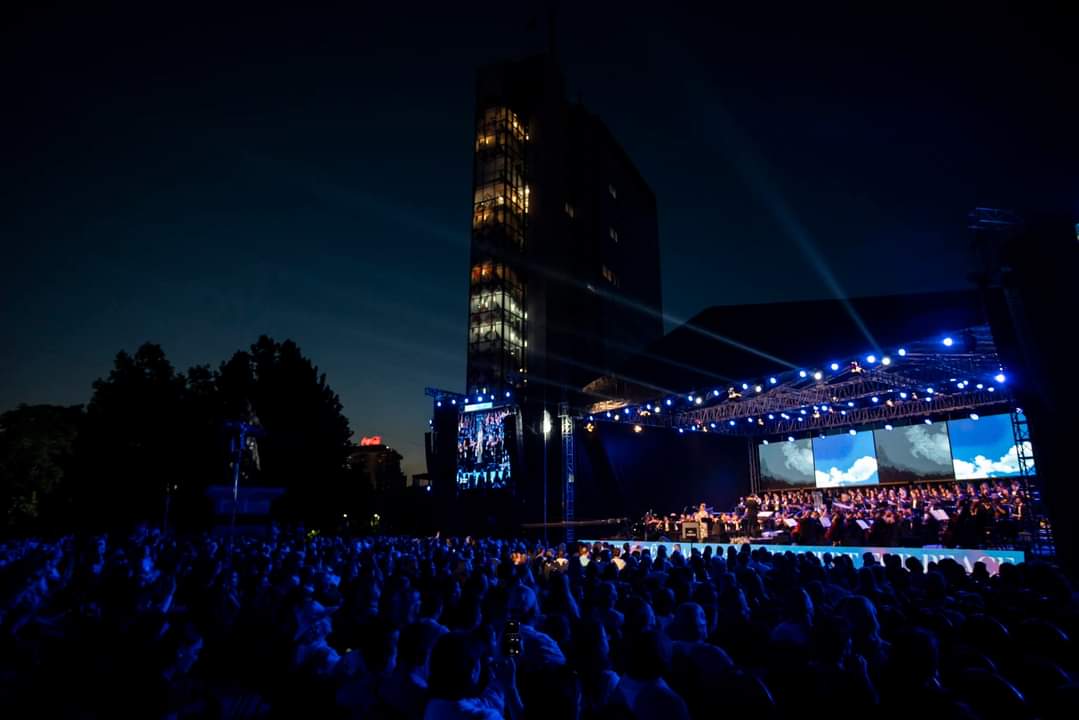 Mbahet koncerti i Filharmonisë me mbi 200 muzikantë