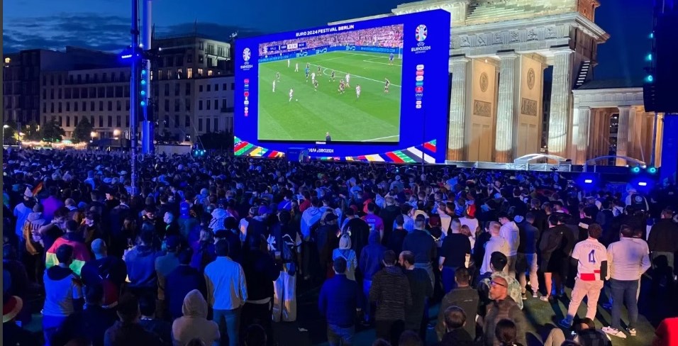 Gjermanët rrisin çmimet! Fluksi i madh i tifozëve anglezë në Berlin