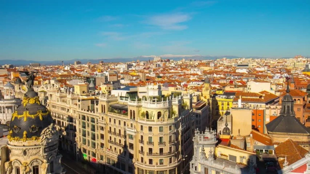 Temperatura të larta në Madrid, turistët ankohen për vapën