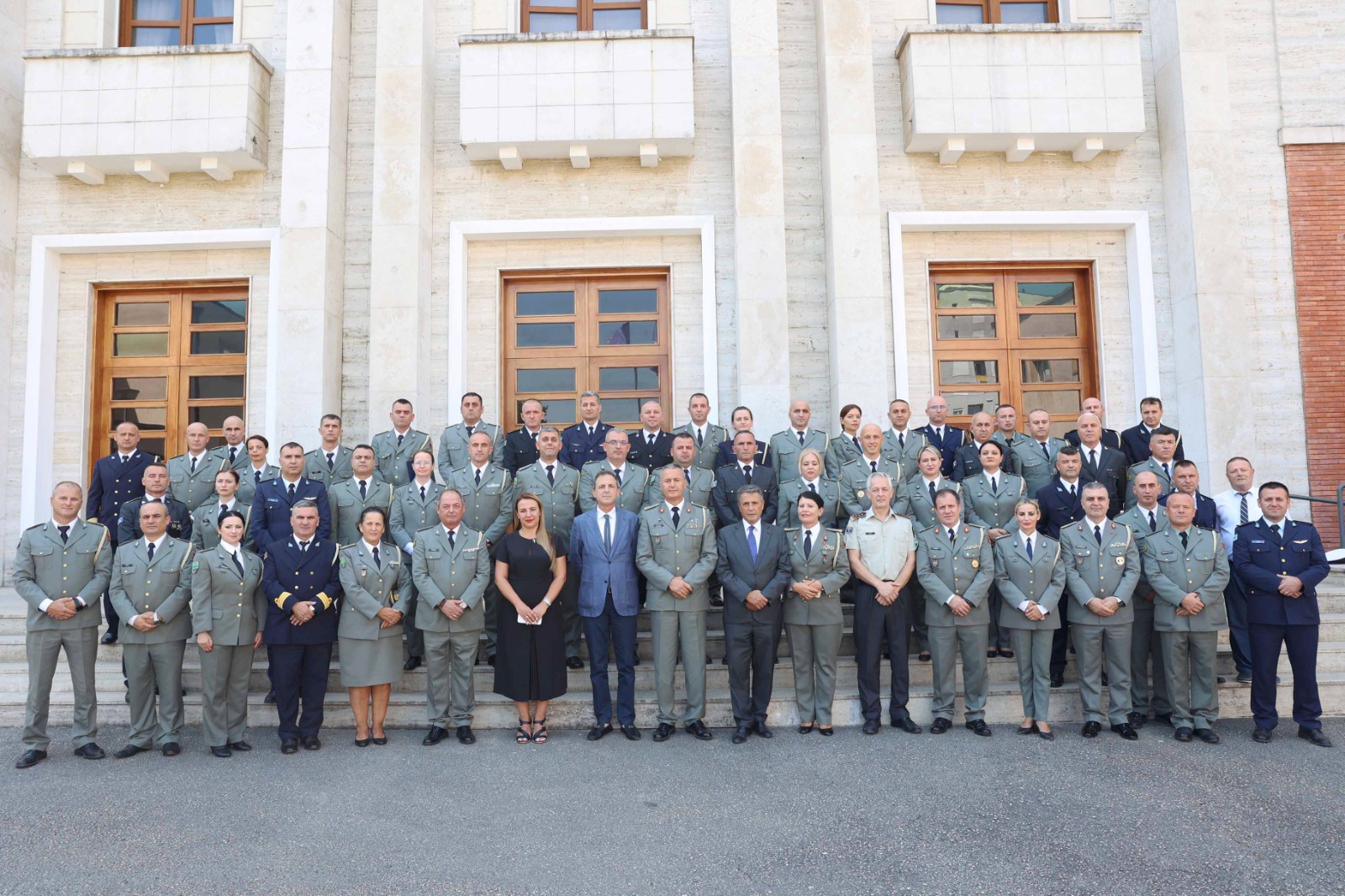 Oficerë të FSK-së diplomojnë në Shqipëri