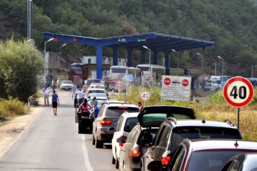 Pritjet për të dalë nga Dheu i Bardhë dhe Merdarja, zgjasin me orë