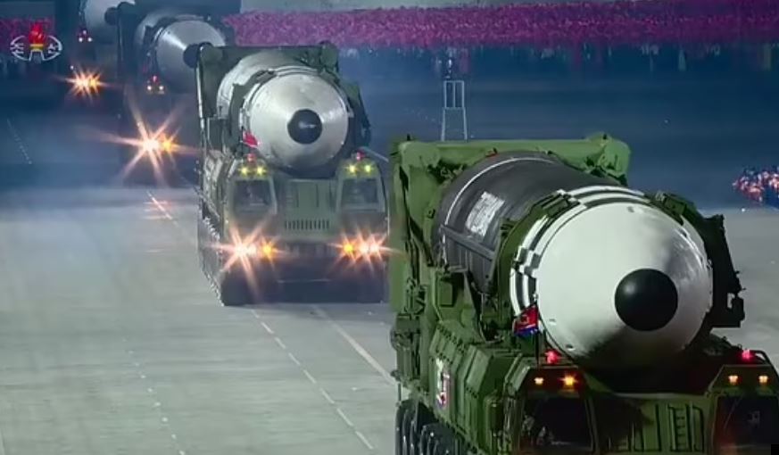 Koreja e Veriut dislokon 250 raketahedhës në kufi