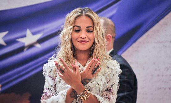 Rita Ora kujton këngën që ia kushtoi vendit të saj, Kosovës