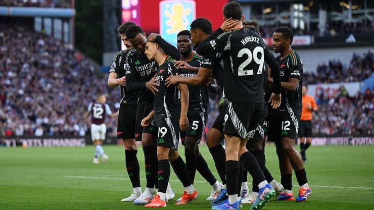 Arsenal triumfon pastër në “Villa Park”