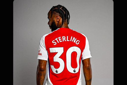 Sterling zgjedh numrin 30 në Arsenal