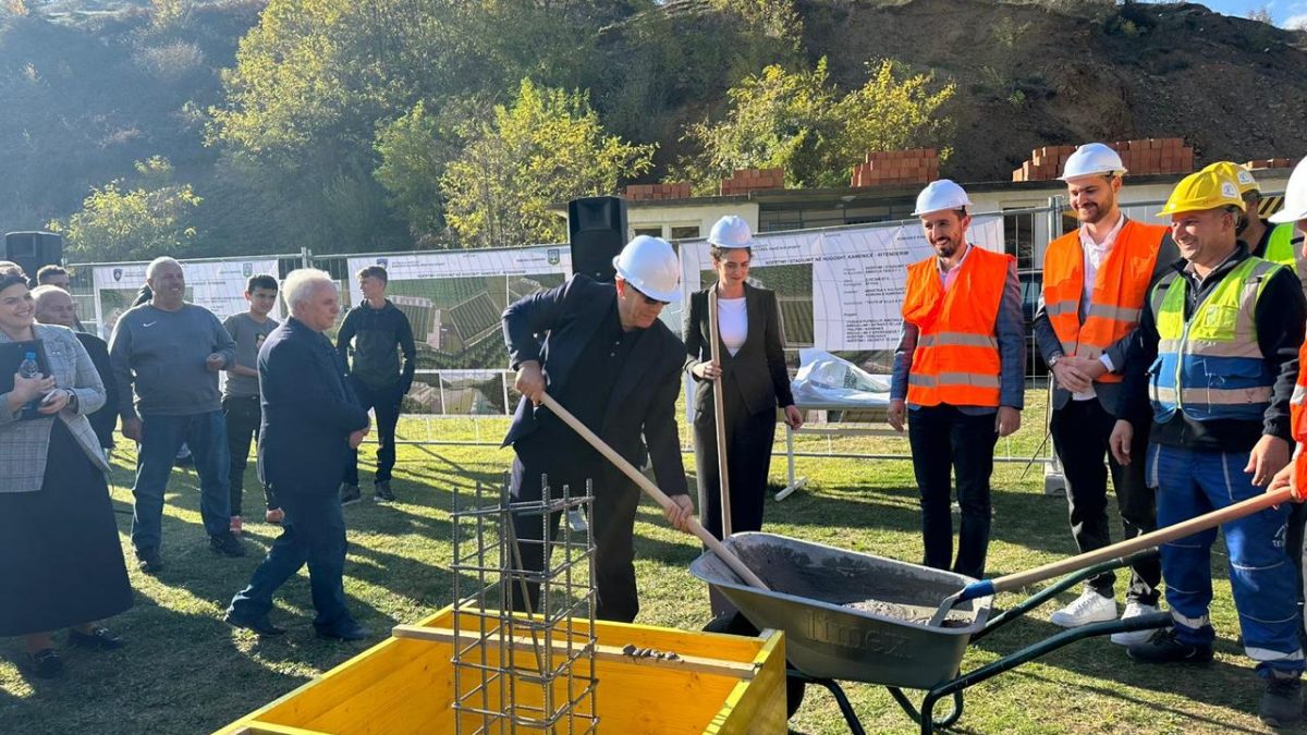 Vendoset gurthemeli i stadiumit të ri të KF Kika në 50-vjetorin e klubit