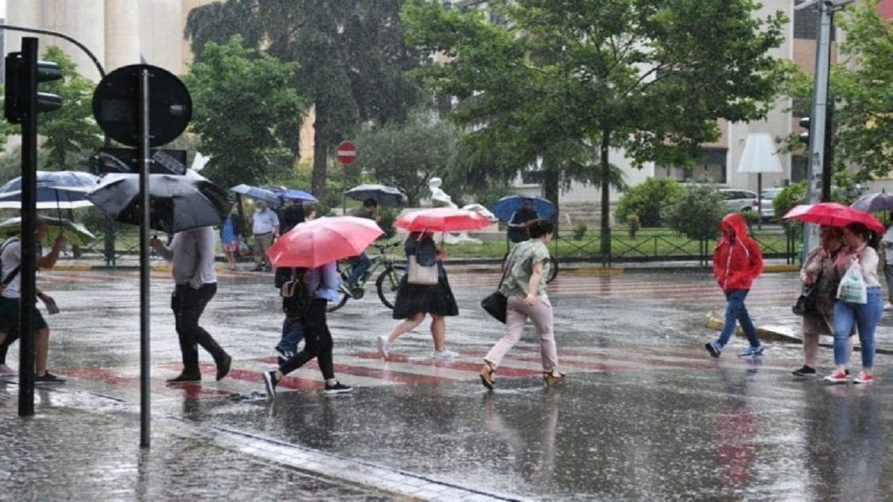 Rrebeshi shiu dhe stuhi në Shqipëri, parashikimi i motit për sot