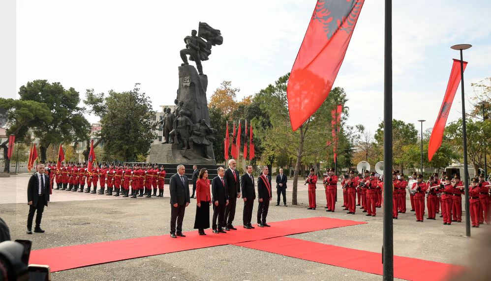 Kurti uron Shqipërinë nga Vlora: 28 Nëntori na bashkon të gjithë shqiptarëve