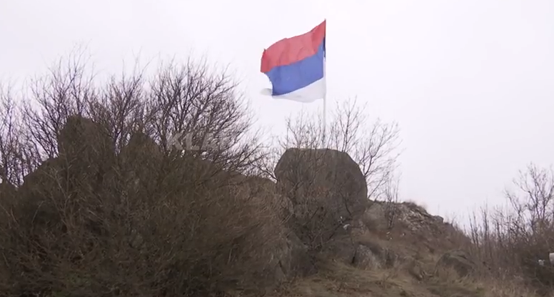 Largohet flamuri serb nga Kalaja e Zveçanit