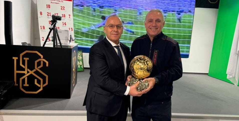 Presidenti Ademi pritet në takim nga legjenda e futbollit bullgar dhe evropian, Hristo Stoichkov