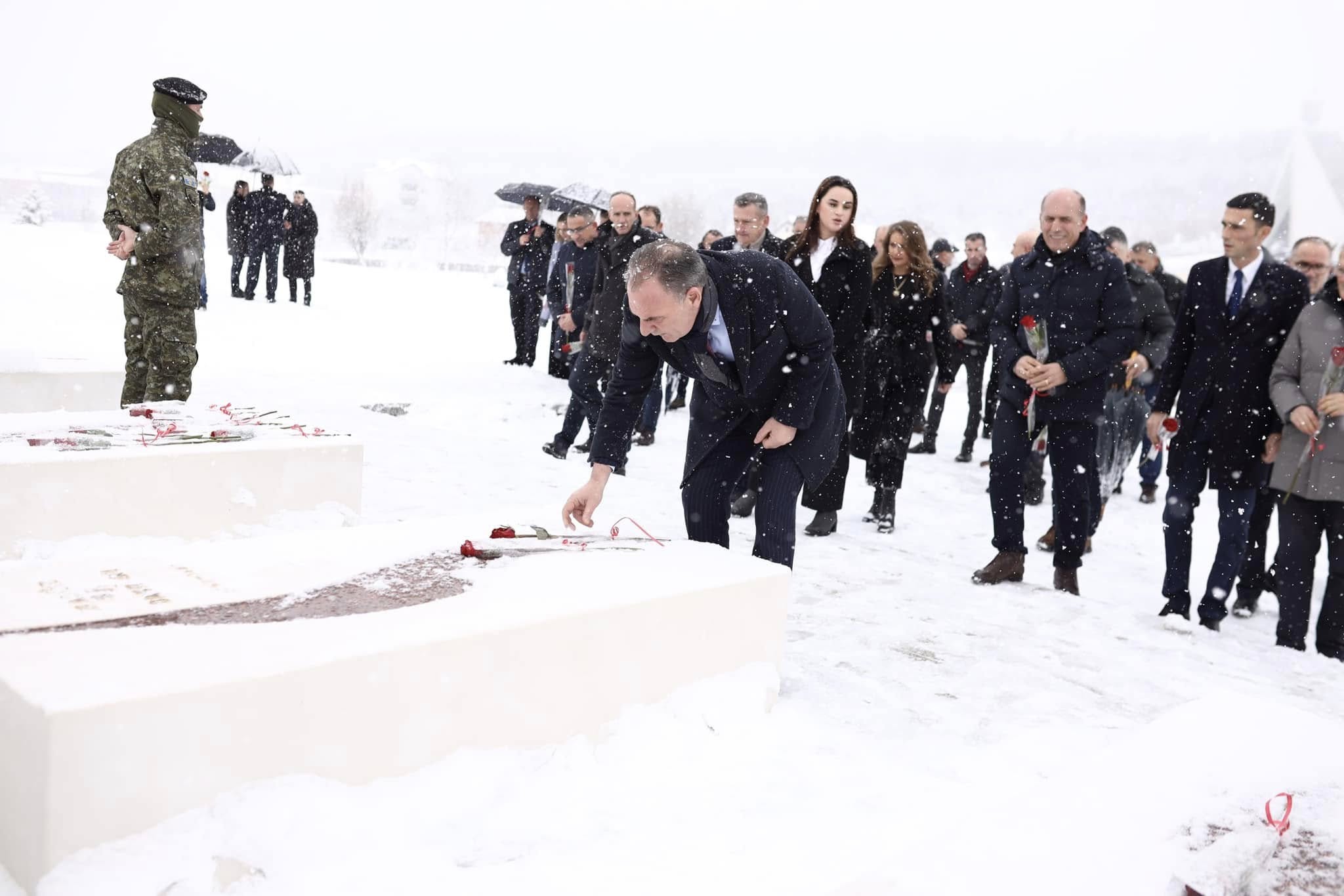 Limaj pas nisjes së fushatës në Prekaz: Zotohemi për fuqizimin e vendit