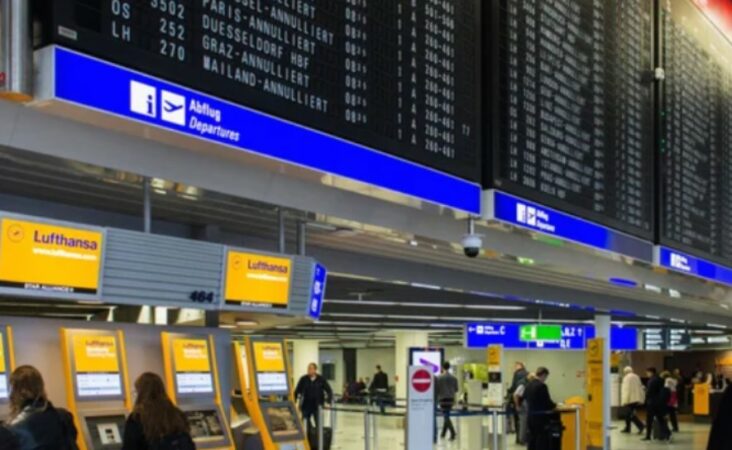 Kaos në aeroportet e Gjermanisë, bien sistemet kompjuterike në të gjithë vendin