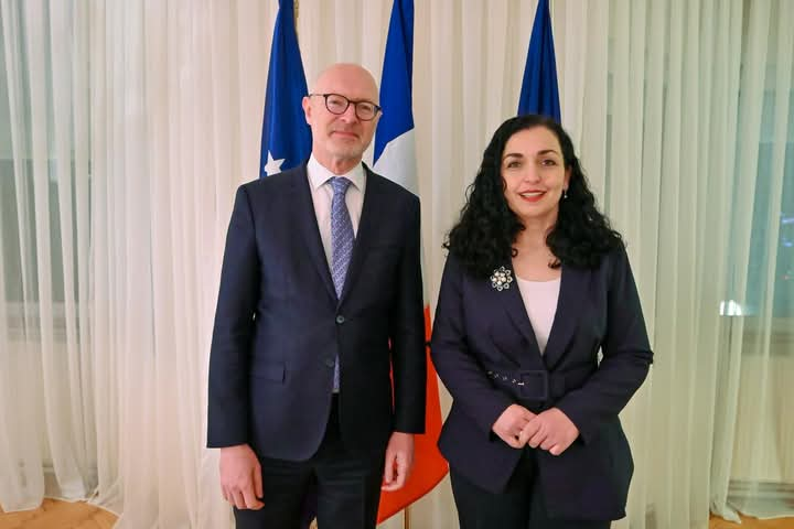 Presidentja Osmani takoi ambasadorin francez, temë diskutimi zhvillimet e fundit politike në vend