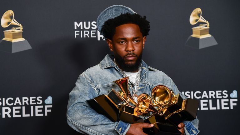 Grammys, Kendrick Lamar rrëmben çmimet kryesore me disin ndaj Drake