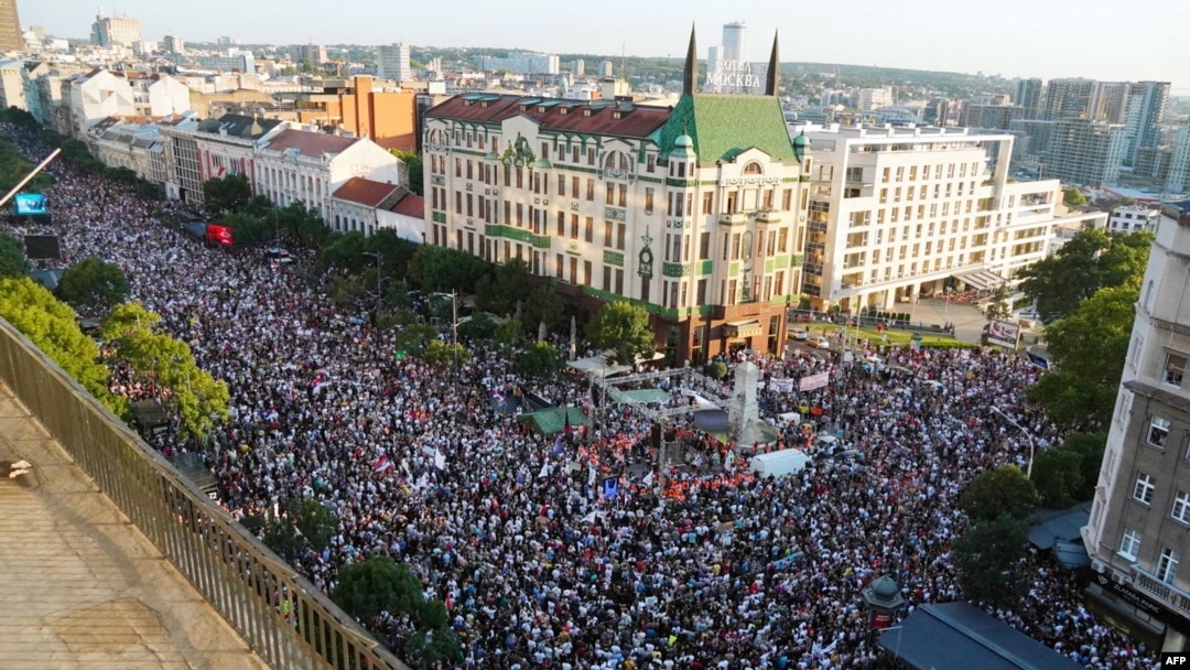 Protestat masive në Serbi, Shala thotë se ato po i udhëheqë Vuçiqi