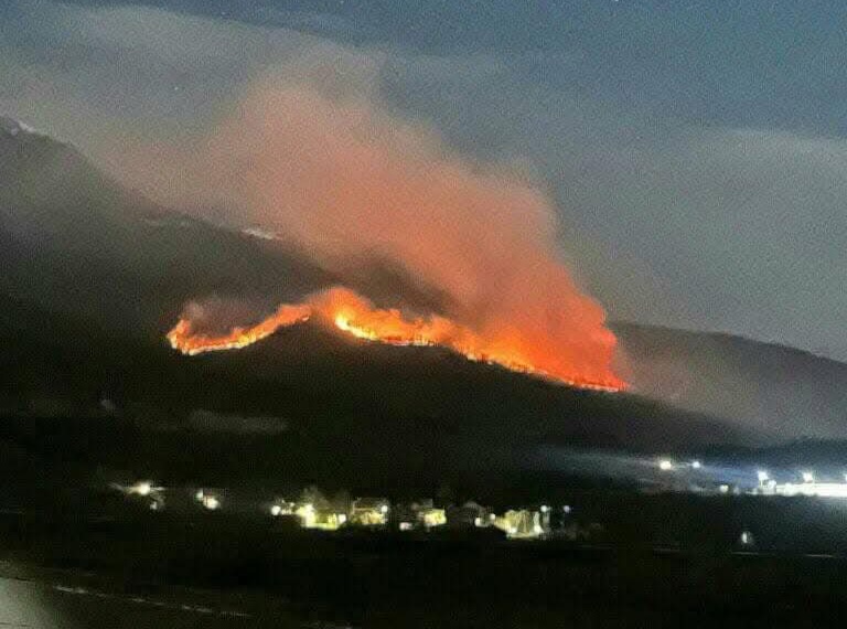 Nuk raportohet për të lënduar nga zjarri në Bjeshkët e Deçanit