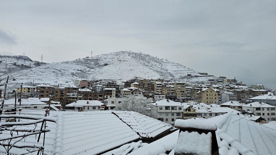 Korça zbardhet nga bora