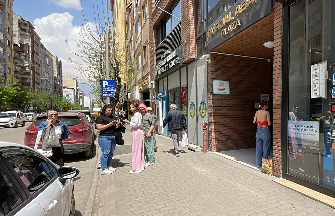 Tërmeti me magnitudë 6.2 godet Stambollin Tërmeti me magnitudë 6.2 godet Stambollin