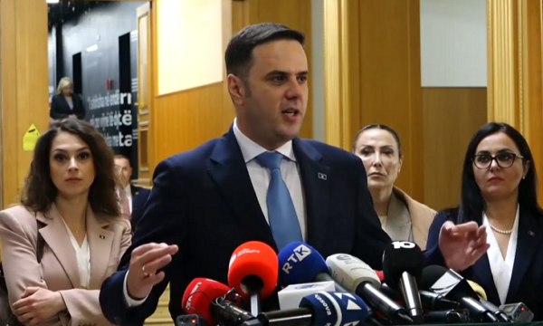 Abdixhiku: Në asnjë variant s’ka kompromis me VV-në Abdixhiku: Në asnjë variant s’ka kompromis me VV-në