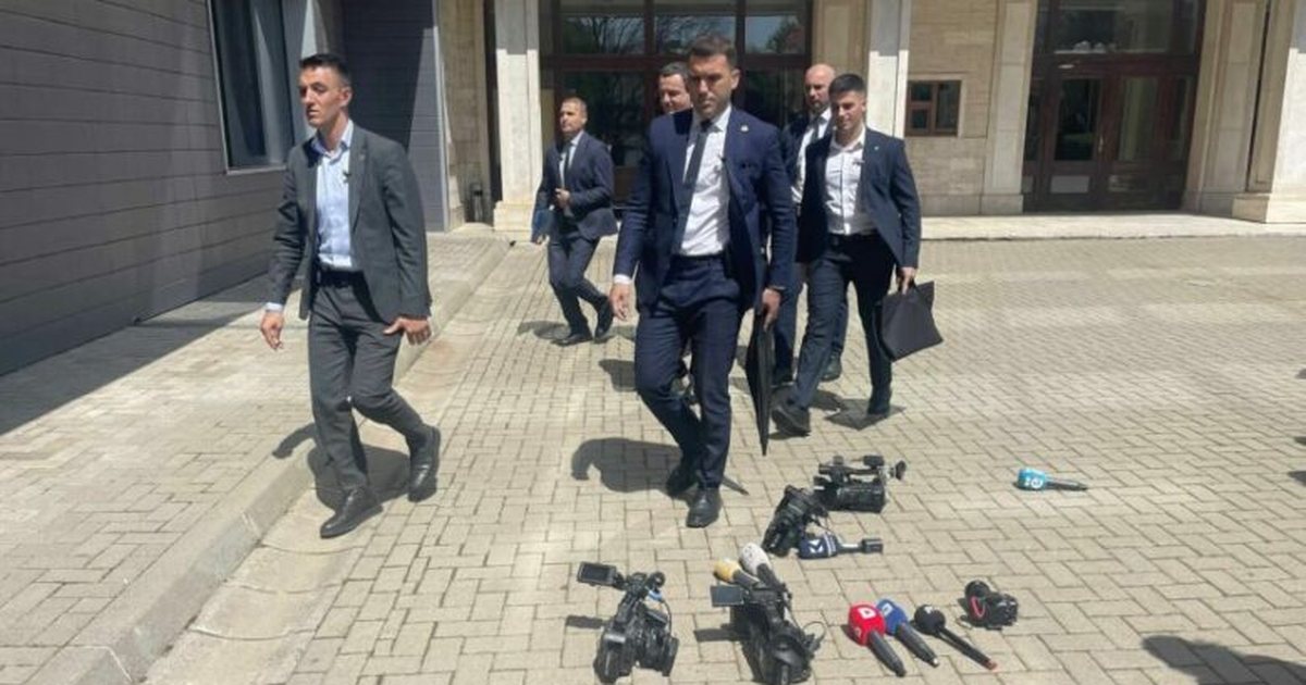 Gazetarët bojkotojnë kryeministrin në detyrë, Albin Kurti Gazetarët bojkotojnë kryeministrin në detyrë, Albin Kurti
