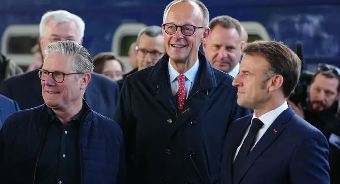 Vizitë historike në Kiev: Merz, Macron, Starmer dhe Tusk bashkohen për paqen në Ukrainë Vizitë historike në Kiev: Merz, Macron, Starmer dhe Tusk bashkohen për paqen në Ukrainë