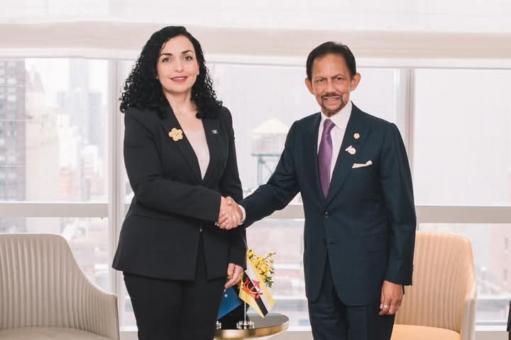 Presidentja Osmani ftohet nga Sulltani i Bruneit për vizitë shtetërore në Brunei Darussalam Presidentja Osmani ftohet nga Sulltani i Bruneit për vizitë shtetërore në Brunei Darussalam